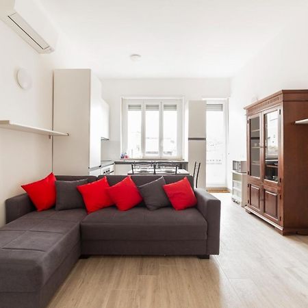 Sant'Ambrogio Bright Apartment With Terrace Milan Luaran gambar