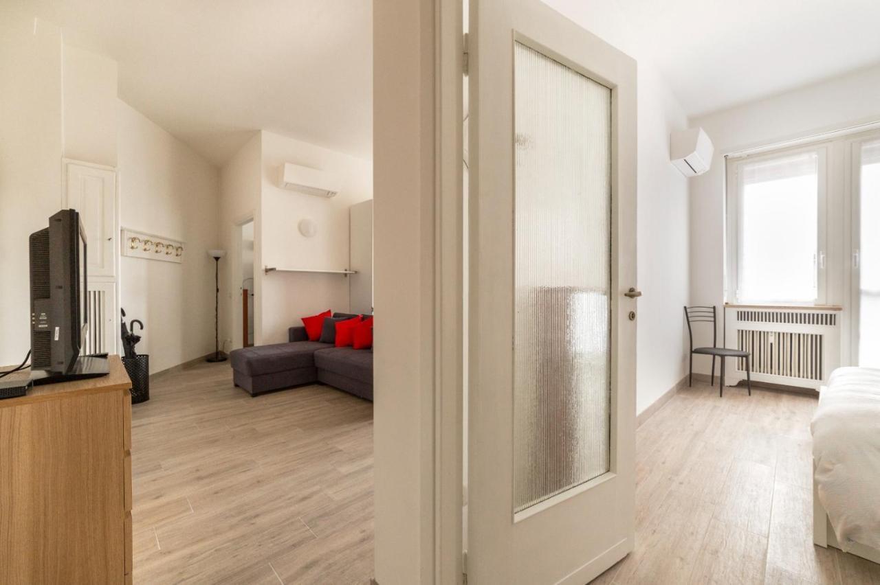 Sant'Ambrogio Bright Apartment With Terrace Milan Luaran gambar